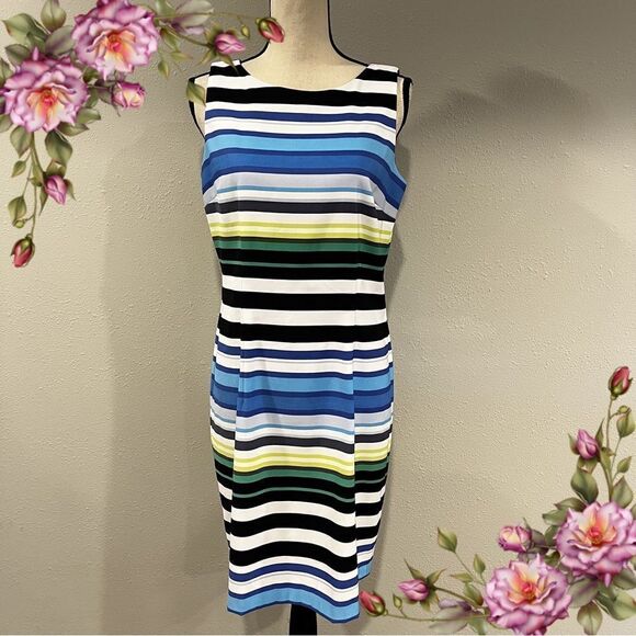 Sleeveless striped dress - Picture 1 of 12